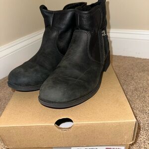UGG Women Black Ankle Boots size 8